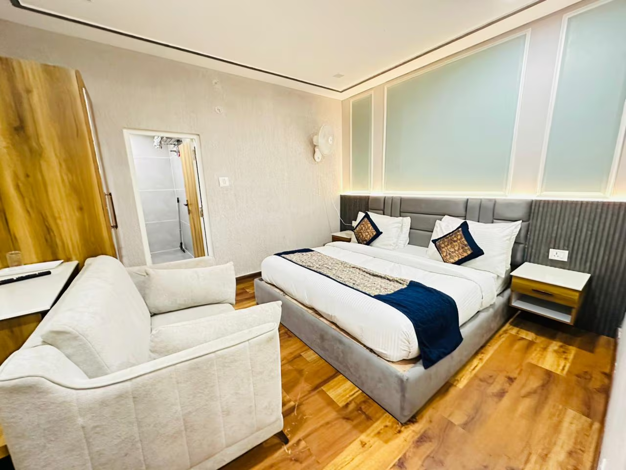 Family Suite — Lake View