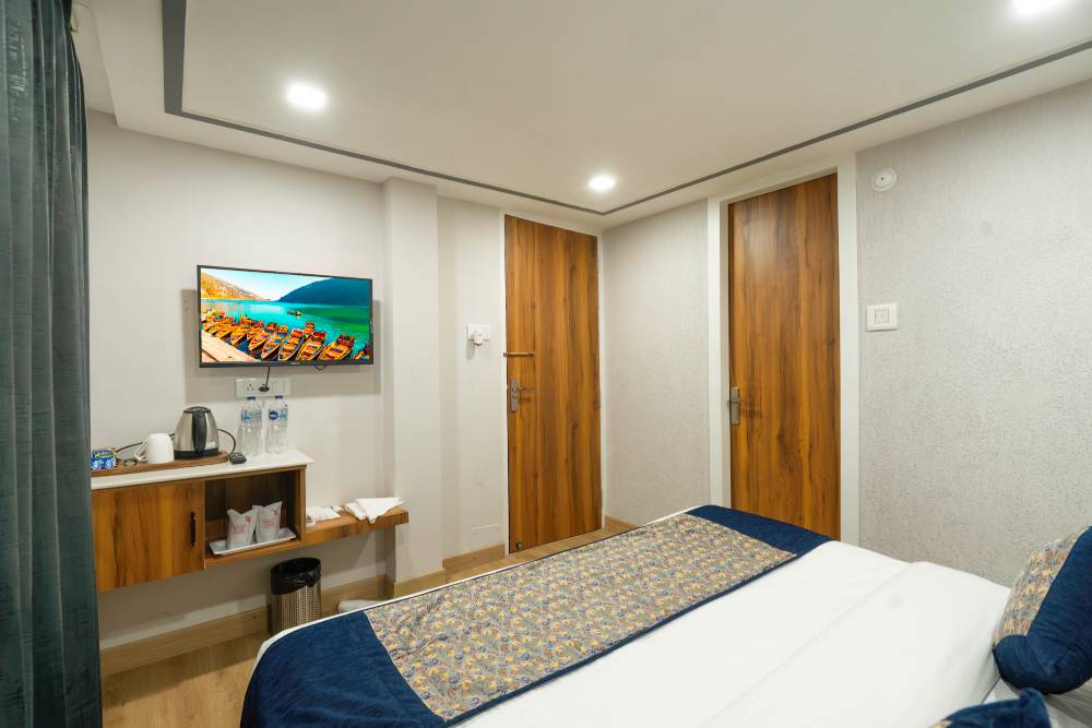 Deluxe Room — Lake View